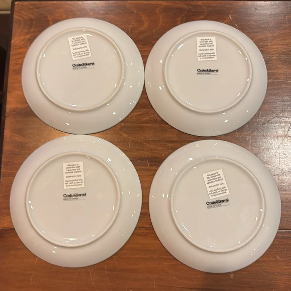 NEW Crate&Barrel Ornaments Christmas 6” Plates Set of 4 Appetizer Dessert EXC